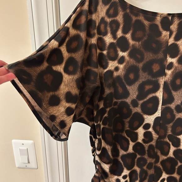 Suzie In The City Brown and Black Dolman Sleeve Blouse - Picture 4 of 4